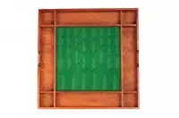 Drewniana kasetka z przegródkami na figury szachowe